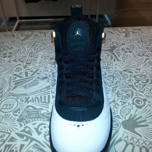 Meet your Posher, Kamari